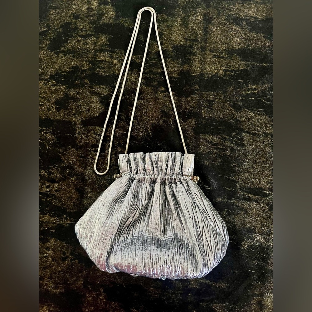 Vintage Vanessa Silver Metallic Crinkle Evening Handbag w/ Chain Satin Lining